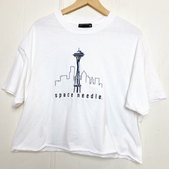 Seattle Space Needle Embroidered Cropped Travel Tee Women’s Size Large - Picture 1 of 8